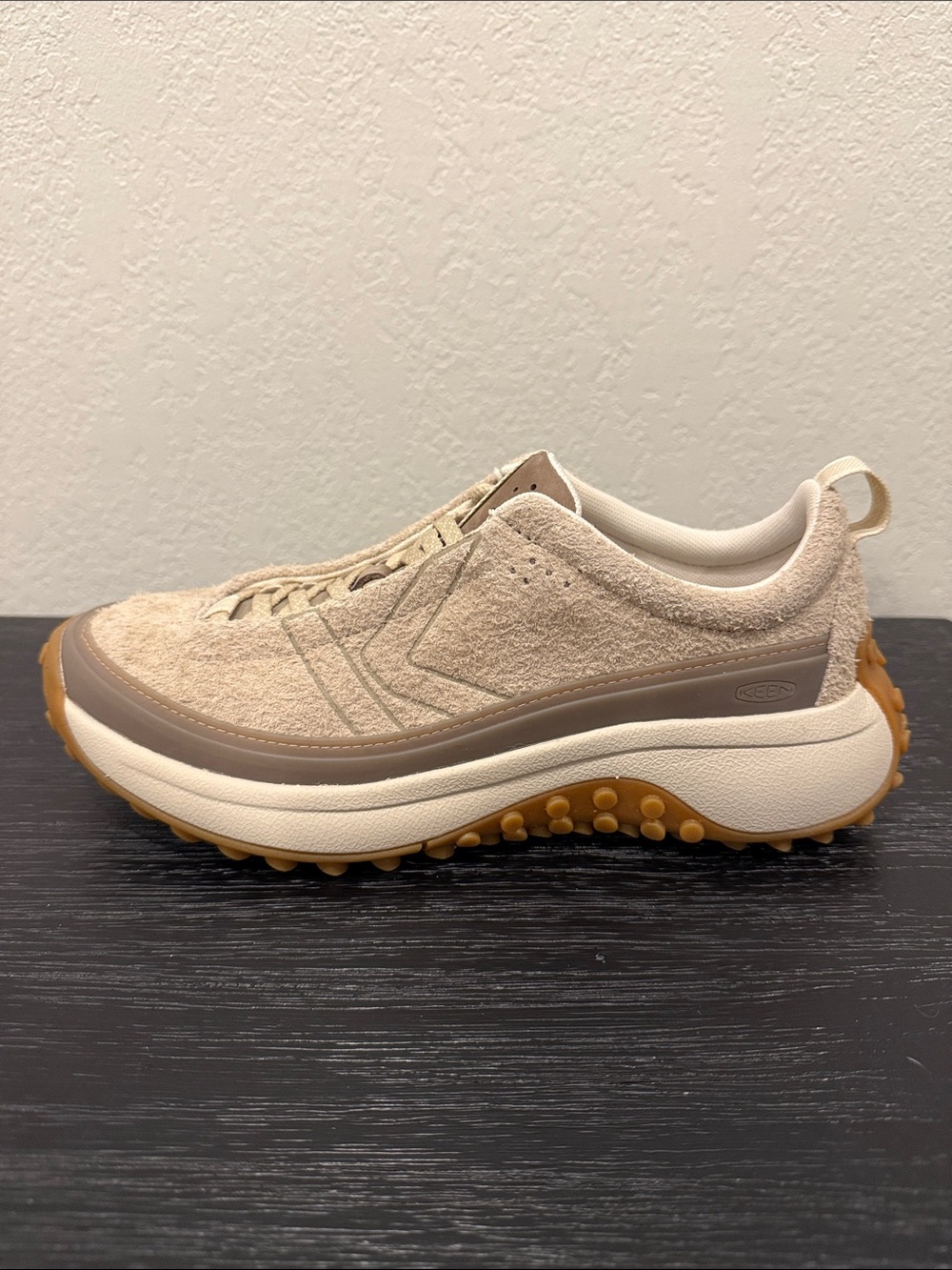 Keen Women's Size 8.5 Beige & Gum Trail Sneakers Shoes - KS MINO Safari Burch